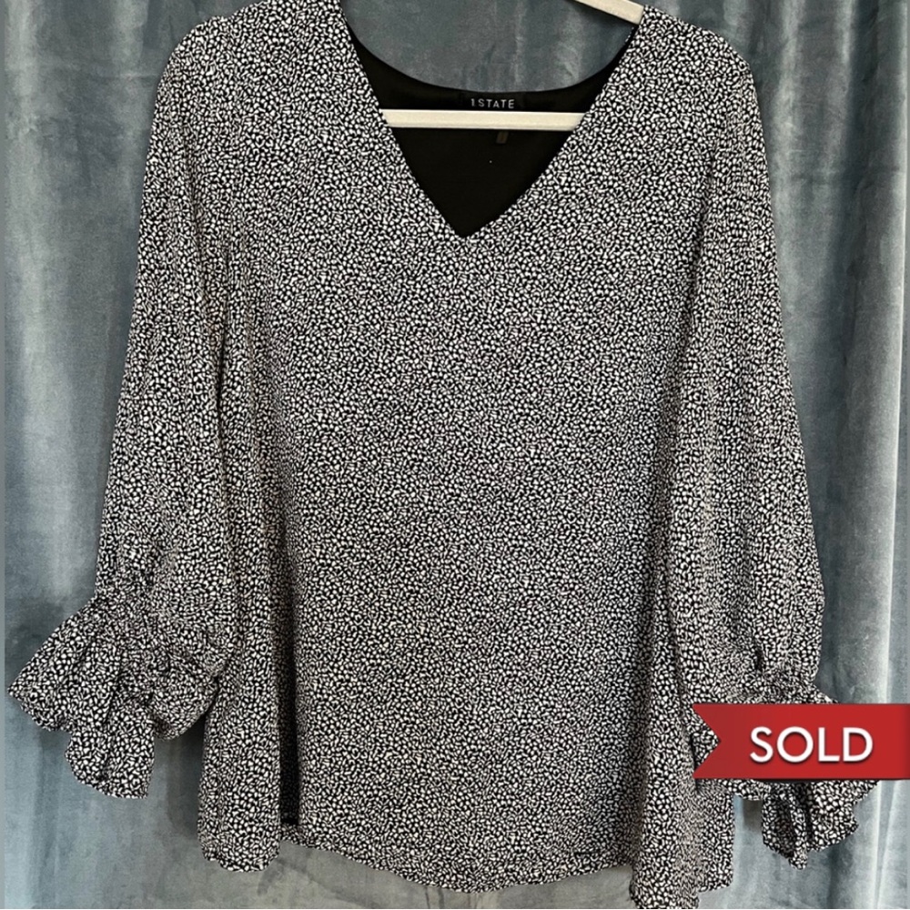 1. STATE Balloon-sleeve Blouse